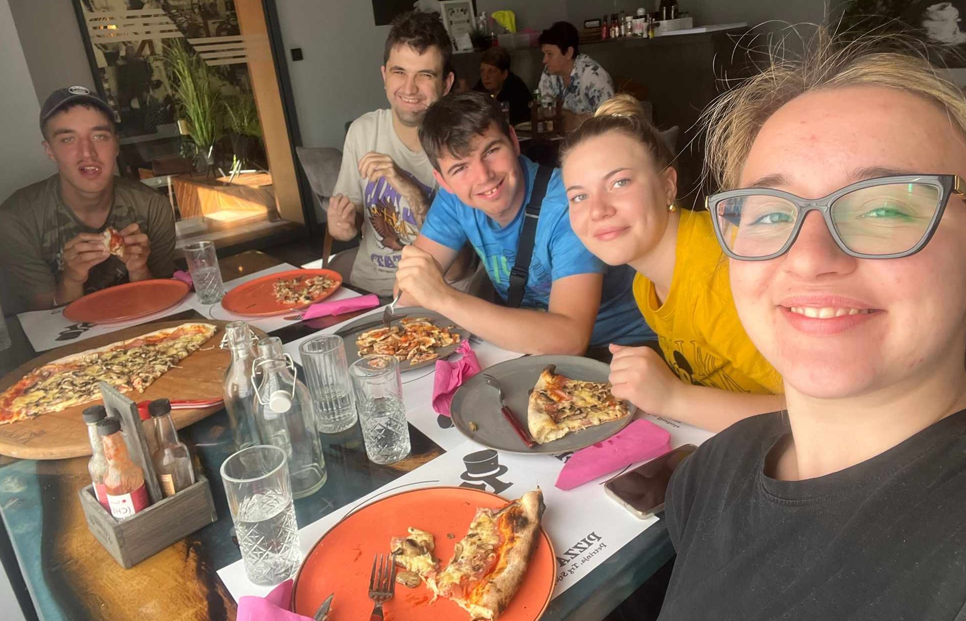 volonterke i pizza